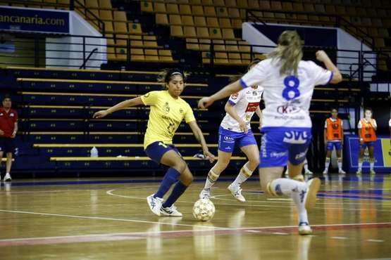 Victoria del Teldeportivo  ante el Zaragoza para mantenerse en la lucha/TA.